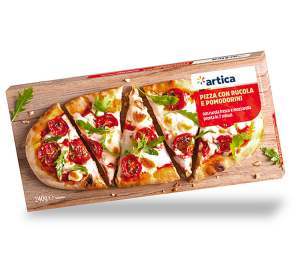 Pizza with rocket and cherry tomatoes